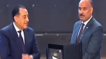 رئيس الوزراء يكرم الدكتور محمود الفولي وكيل تعليم بني سويف لجهوده التعليمية